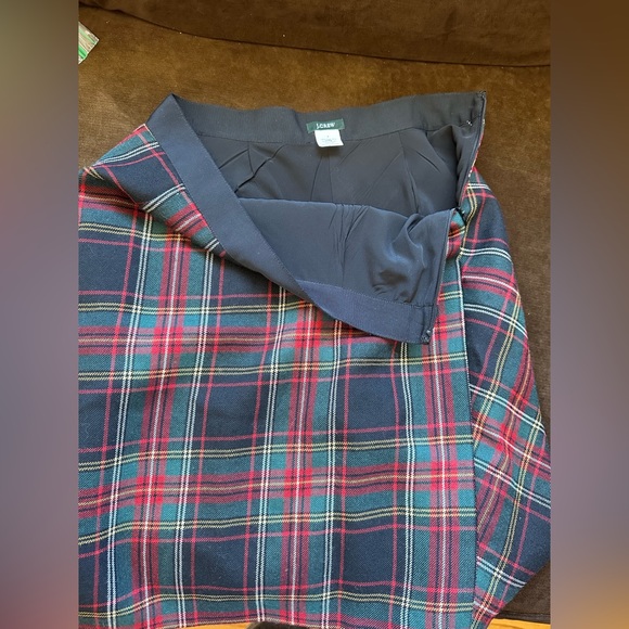 J. Crew Red,Black,Green Plaid Midi Skirt Pleaded Tail Back Elastic waist. Sz 4. - Picture 7 of 11